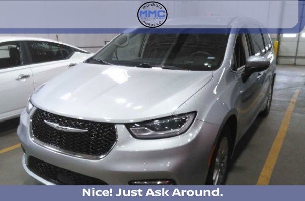 2023 Chrysler Pacifica Touring L's photo