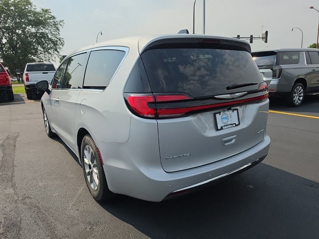 Used 2026 Chrysler Pacifica Limited with VIN 2C4RC1GG1TR183152 for sale in Mankato, Minnesota
