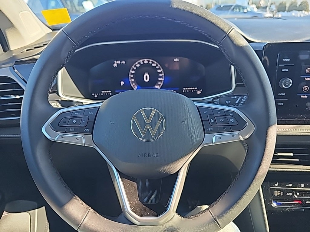 2025 Volkswagen Taos 1.5T SE Black