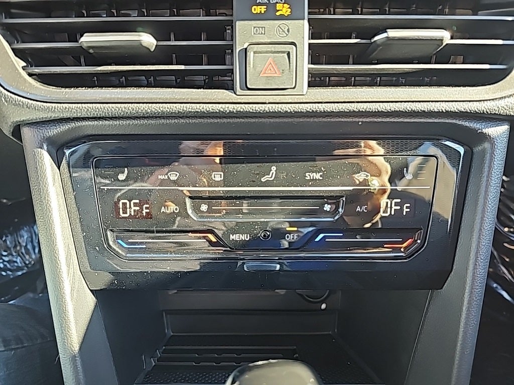 2025 Volkswagen Taos 1.5T SE Black