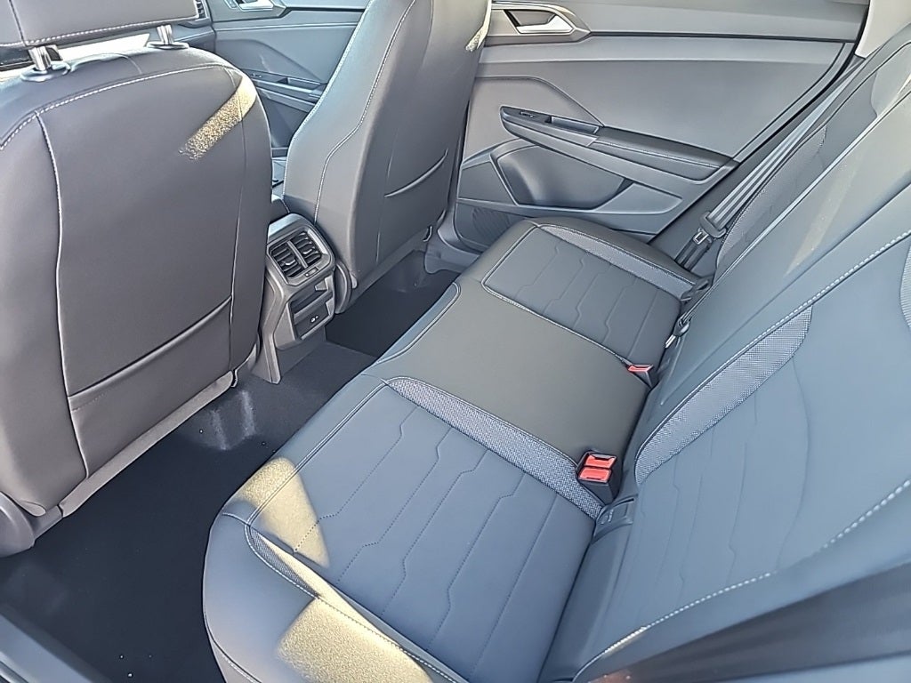 2025 Volkswagen Taos 1.5T SE Black