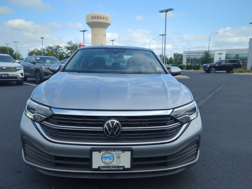 Used 2024 Volkswagen Jetta SE with VIN 3VW7M7BUXRM051895 for sale in Mankato, Minnesota