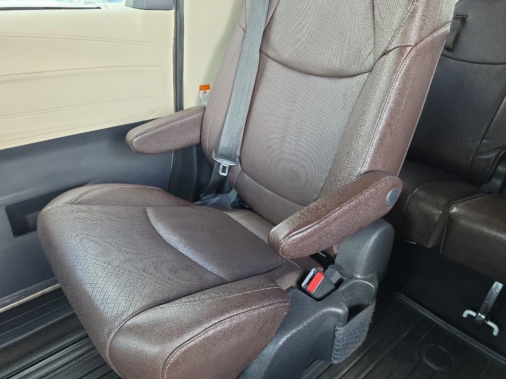 2021 Toyota Sienna Platinum 7 Passenger