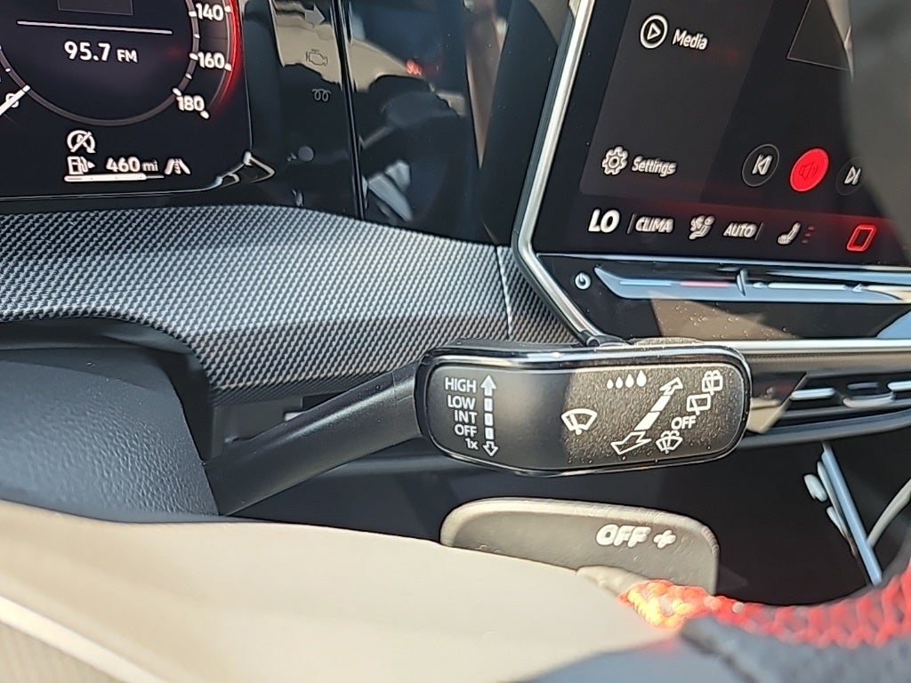 2025 Volkswagen Golf GTI 2.0T SE